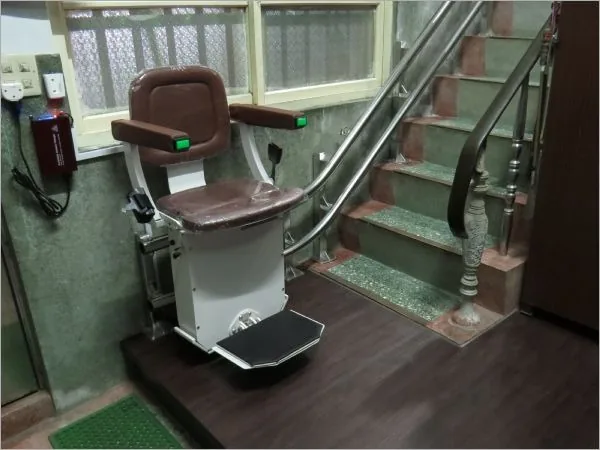 住宅樓梯安裝的鐵獅樓梯升降椅,可申請身障輔具補助